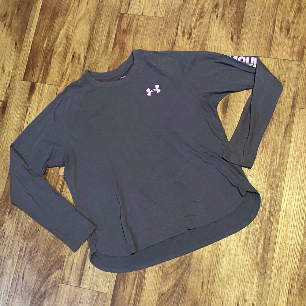 Under Armour Loose fitting Long Sleeve - Size LG